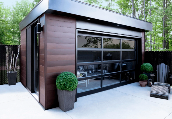 Garasi dengan dinding kaca transparan yang elegan